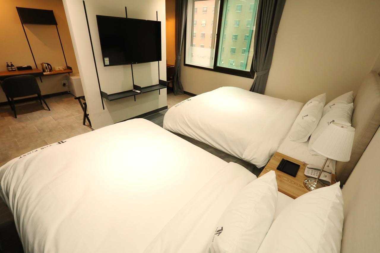 The First Hotel Changwon Eksteriør bilde