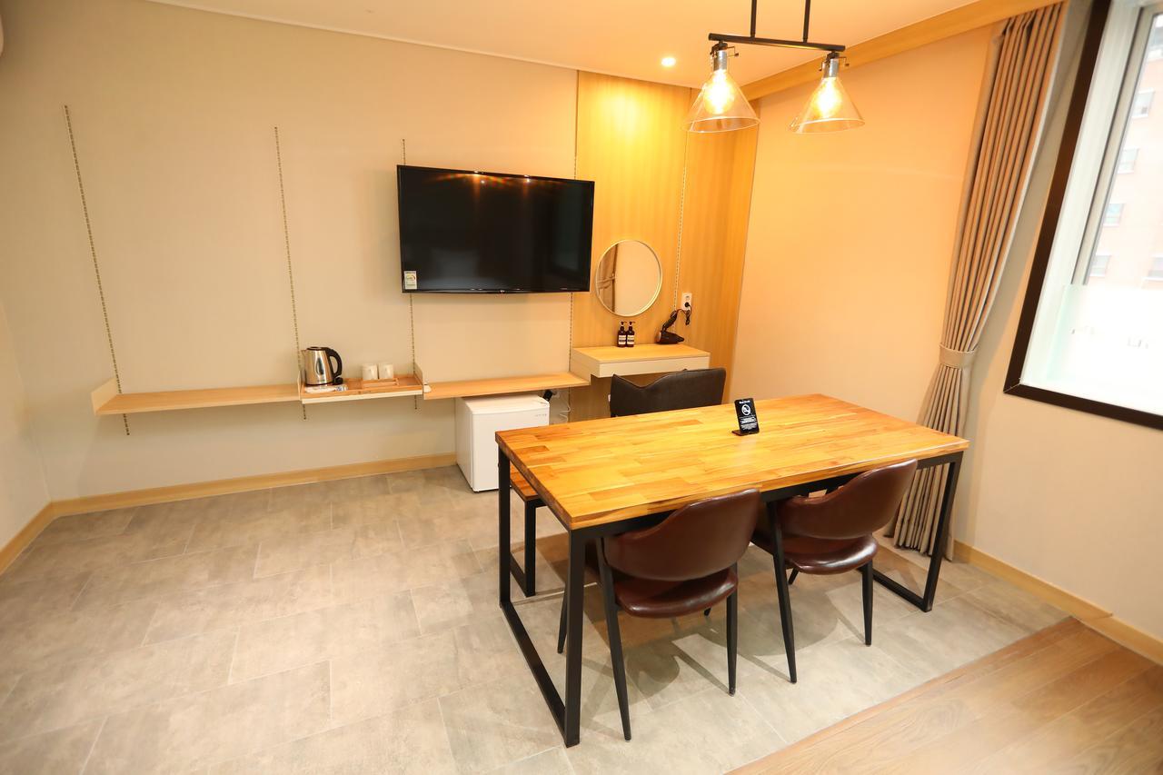 The First Hotel Changwon Eksteriør bilde
