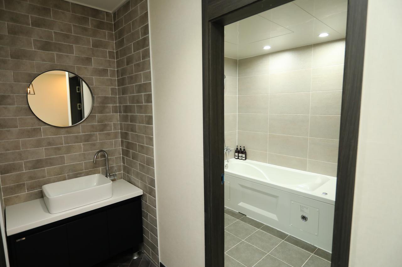The First Hotel Changwon Eksteriør bilde