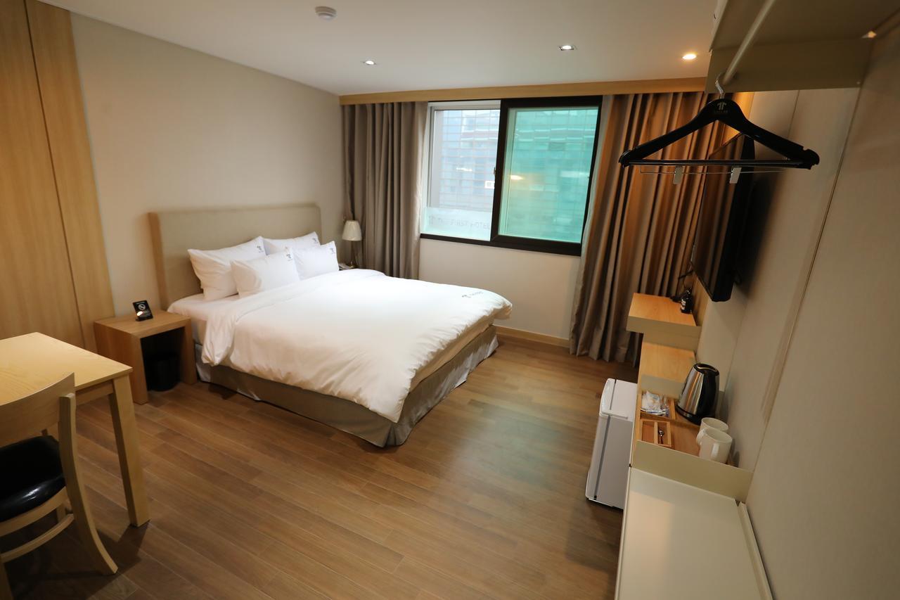 The First Hotel Changwon Eksteriør bilde