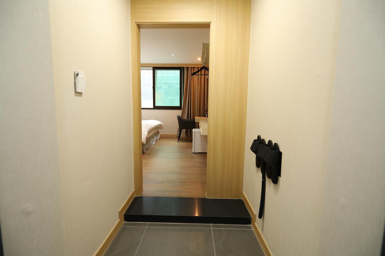 The First Hotel Changwon Eksteriør bilde