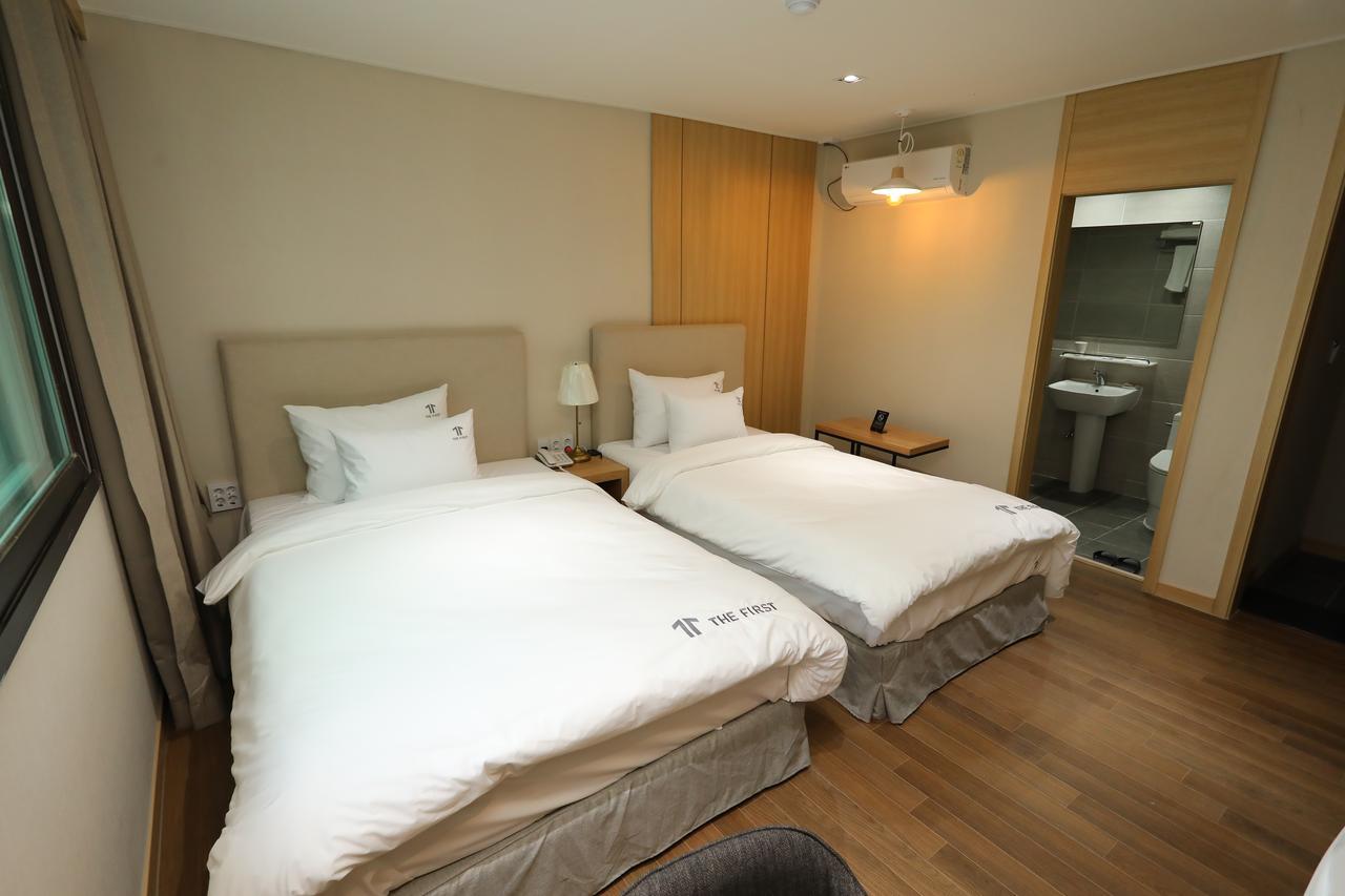 The First Hotel Changwon Eksteriør bilde