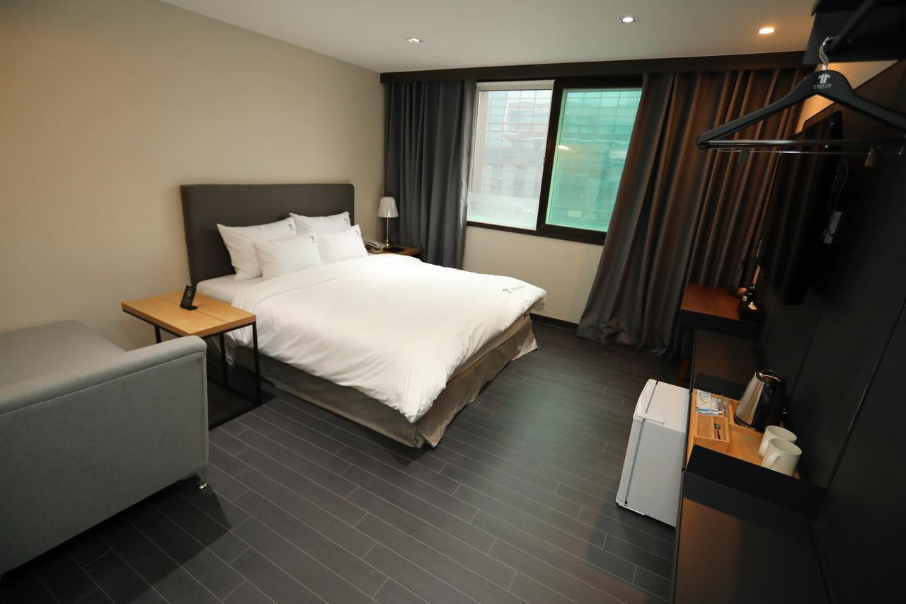 The First Hotel Changwon Eksteriør bilde