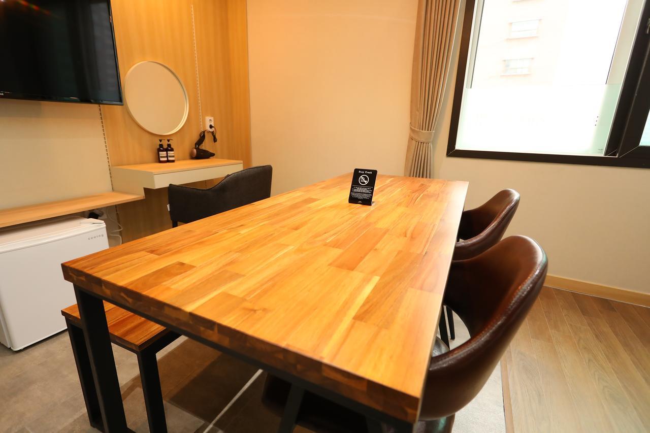 The First Hotel Changwon Eksteriør bilde