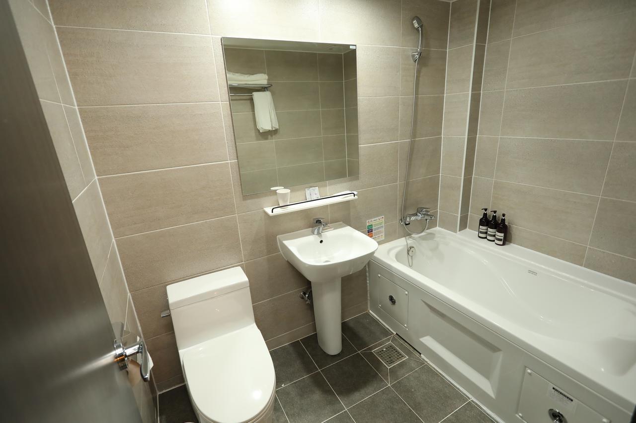 The First Hotel Changwon Eksteriør bilde