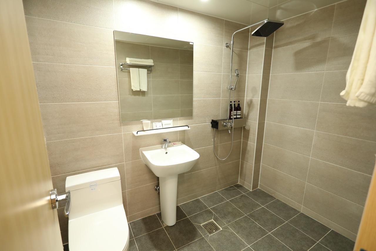 The First Hotel Changwon Eksteriør bilde