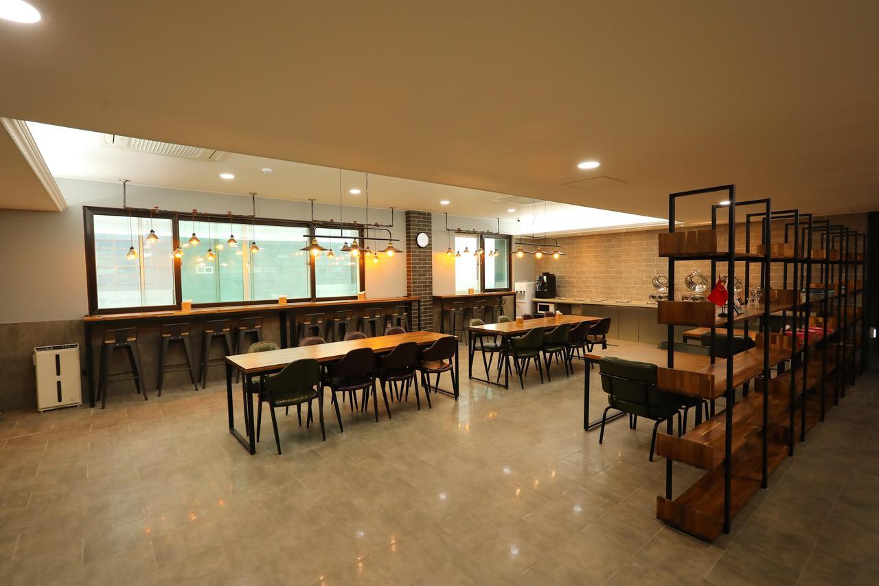 The First Hotel Changwon Eksteriør bilde