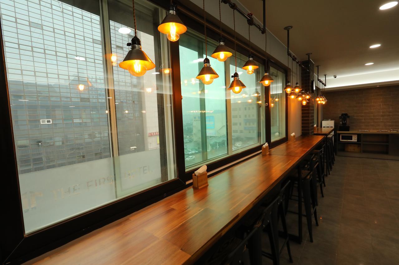 The First Hotel Changwon Eksteriør bilde