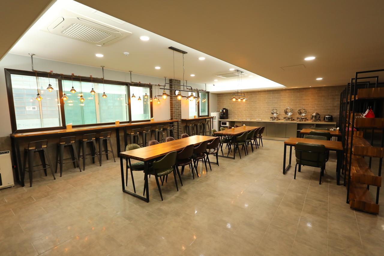 The First Hotel Changwon Eksteriør bilde
