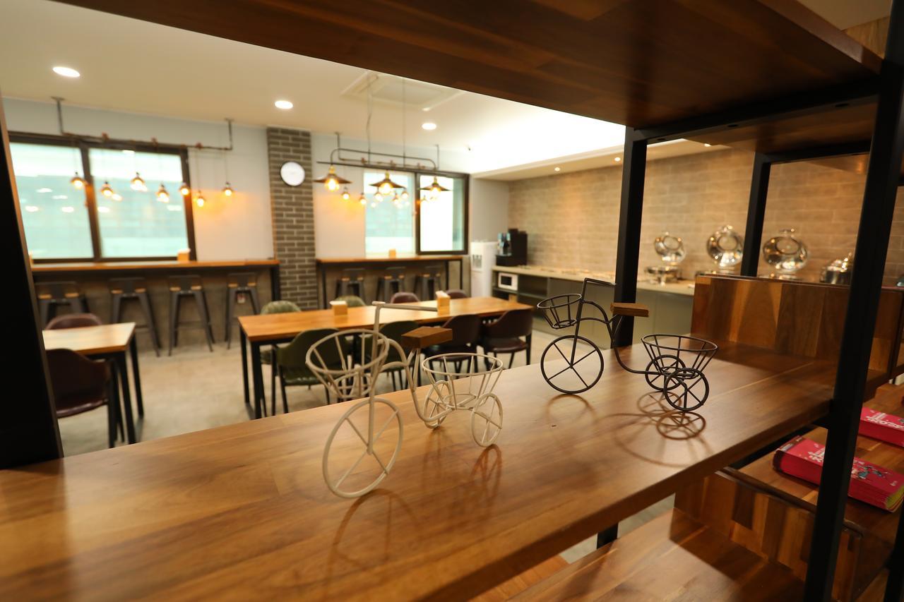 The First Hotel Changwon Eksteriør bilde
