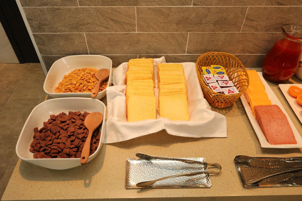 The First Hotel Changwon Eksteriør bilde